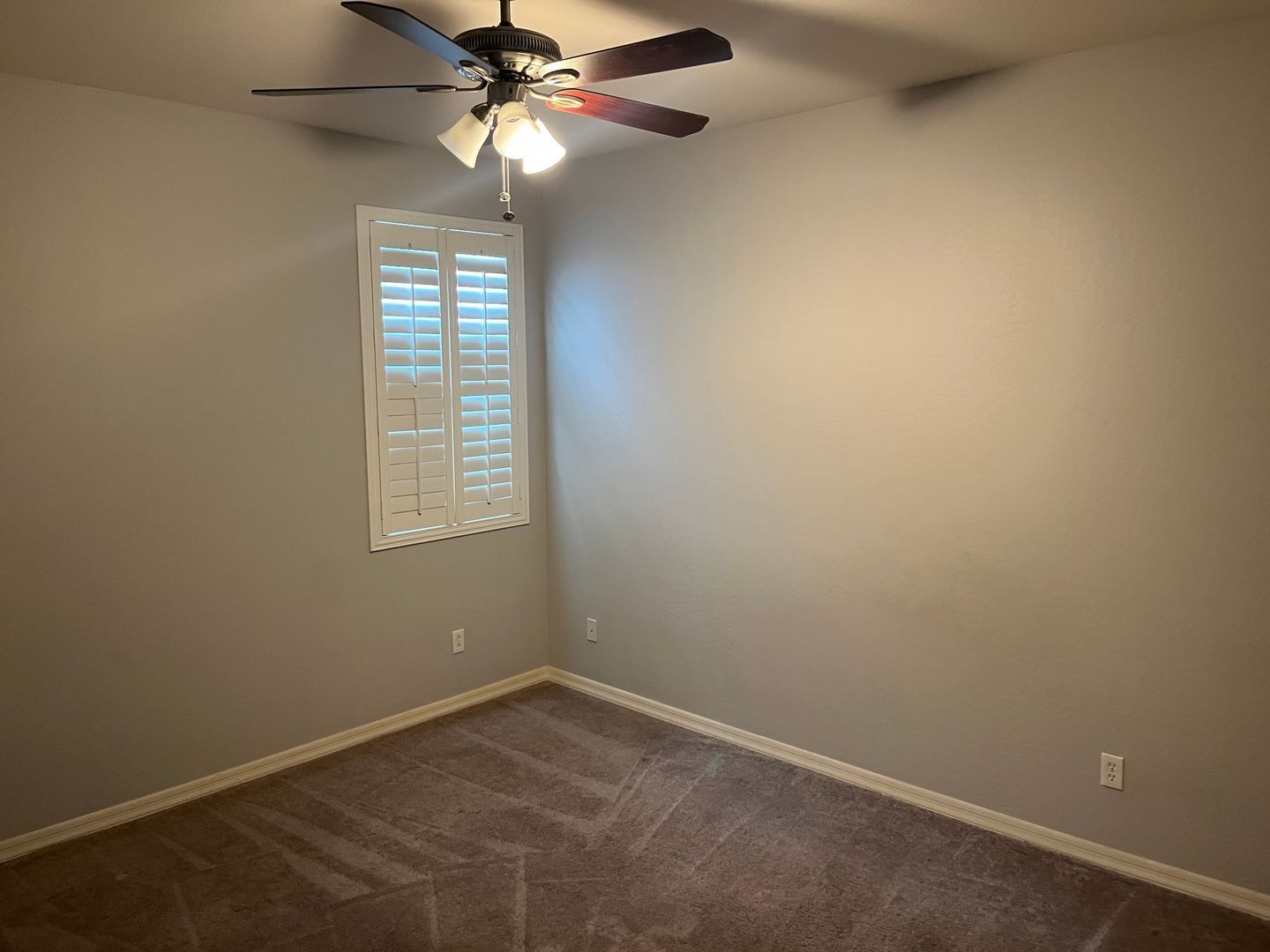 Beautiful 3 bed 2 bath single story home in Surprise Farms! property image