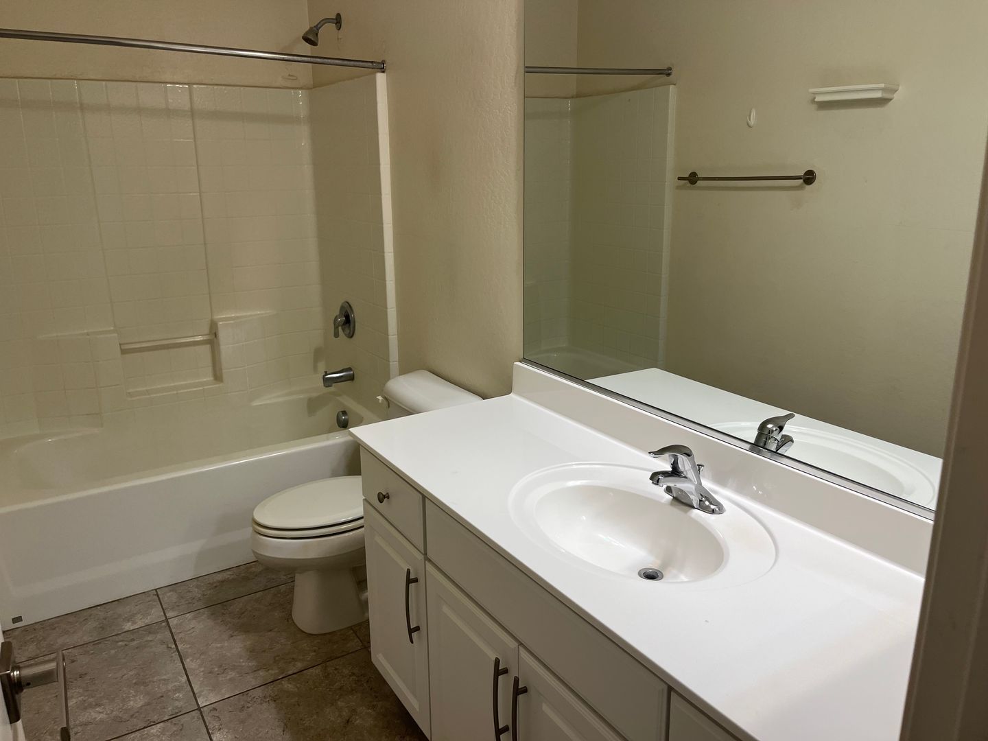 Beautiful 3 bed 2 bath single story home in Surprise Farms! property image