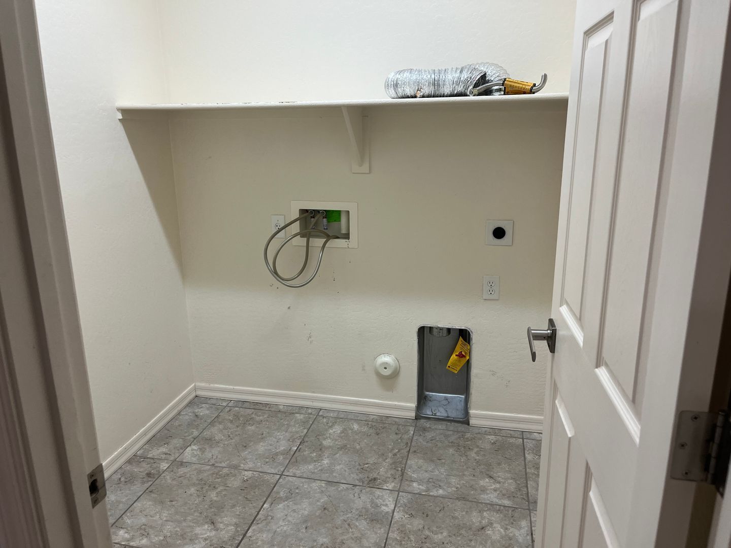 Beautiful 3 bed 2 bath single story home in Surprise Farms! property image