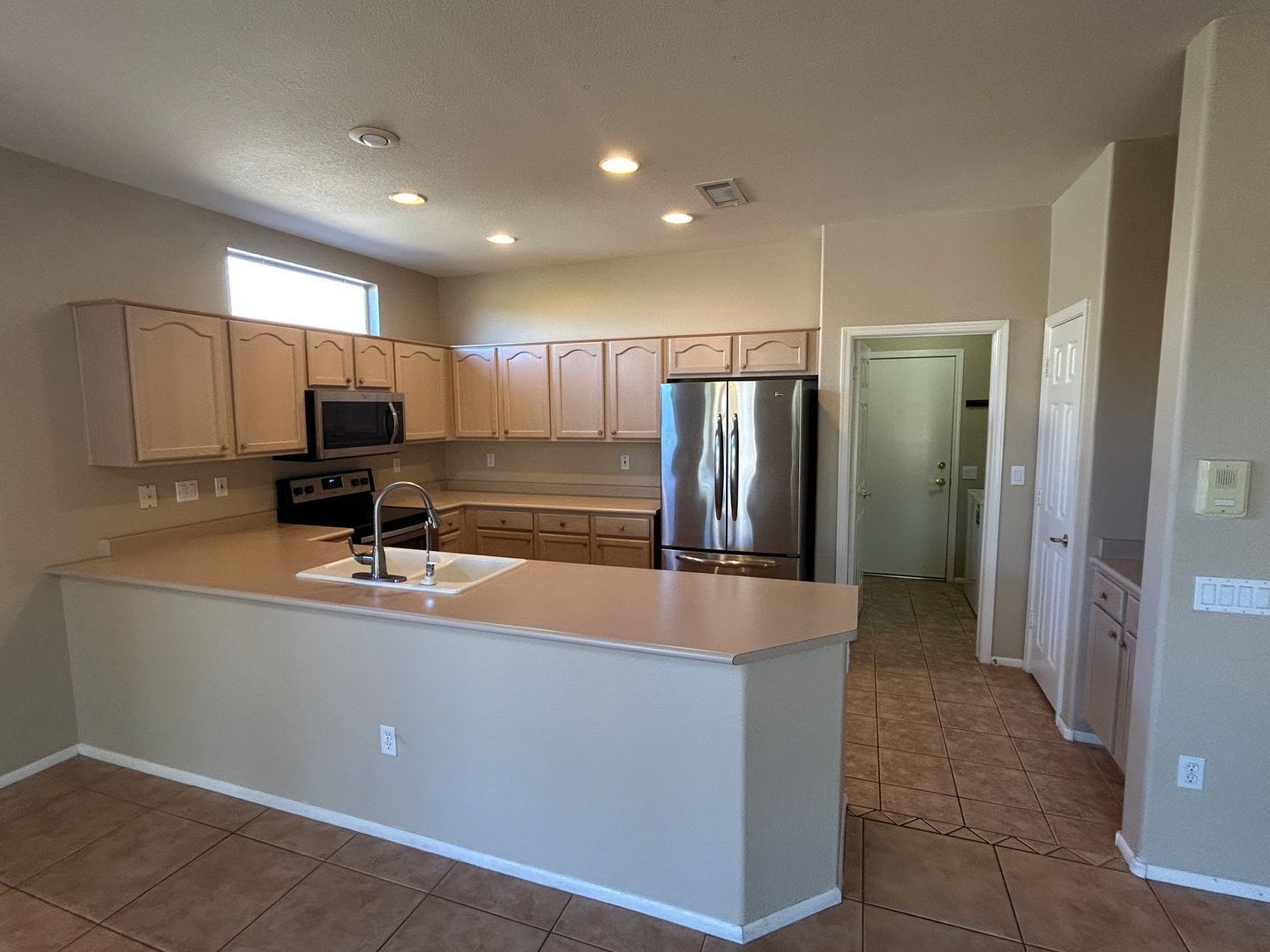 2 bedroom 2 bath home in Sun City Grand is available for immediate move in! property image