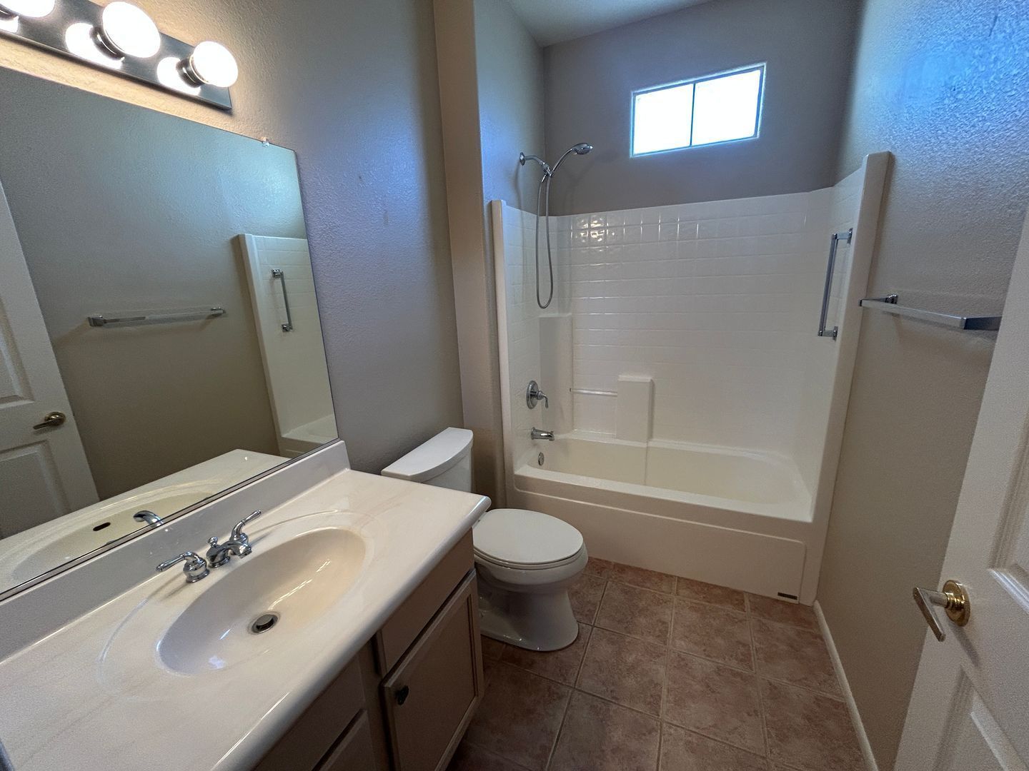 2 bedroom 2 bath home in Sun City Grand is available for immediate move in! property image