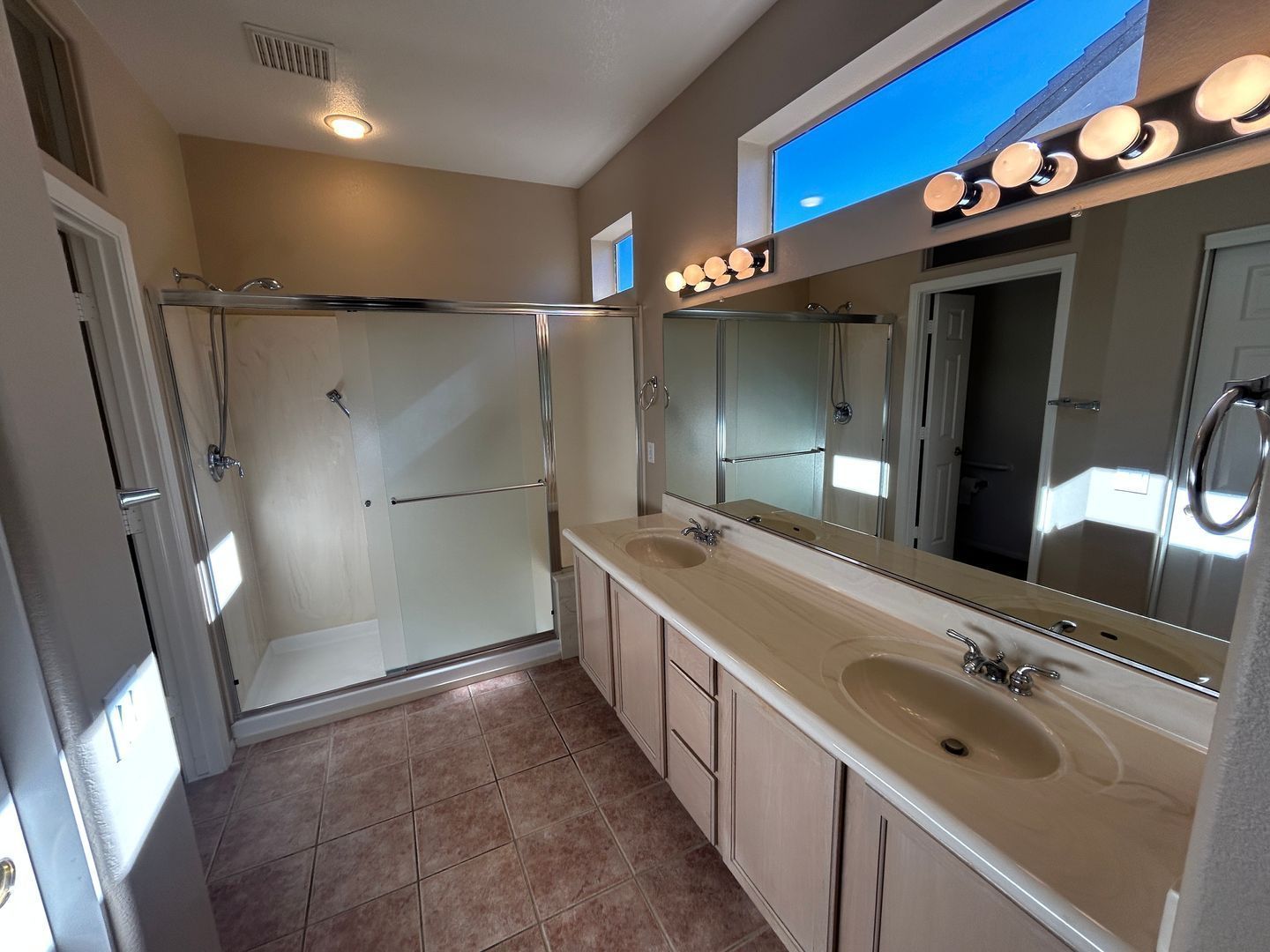 2 bedroom 2 bath home in Sun City Grand is available for immediate move in! property image