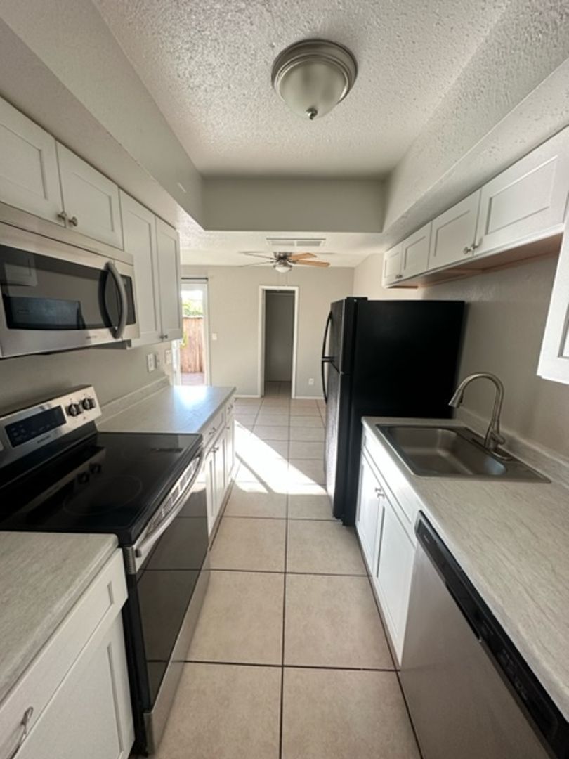 2 bedroom 1.5 bath in Olive Green Villas ready for early February move-in property image