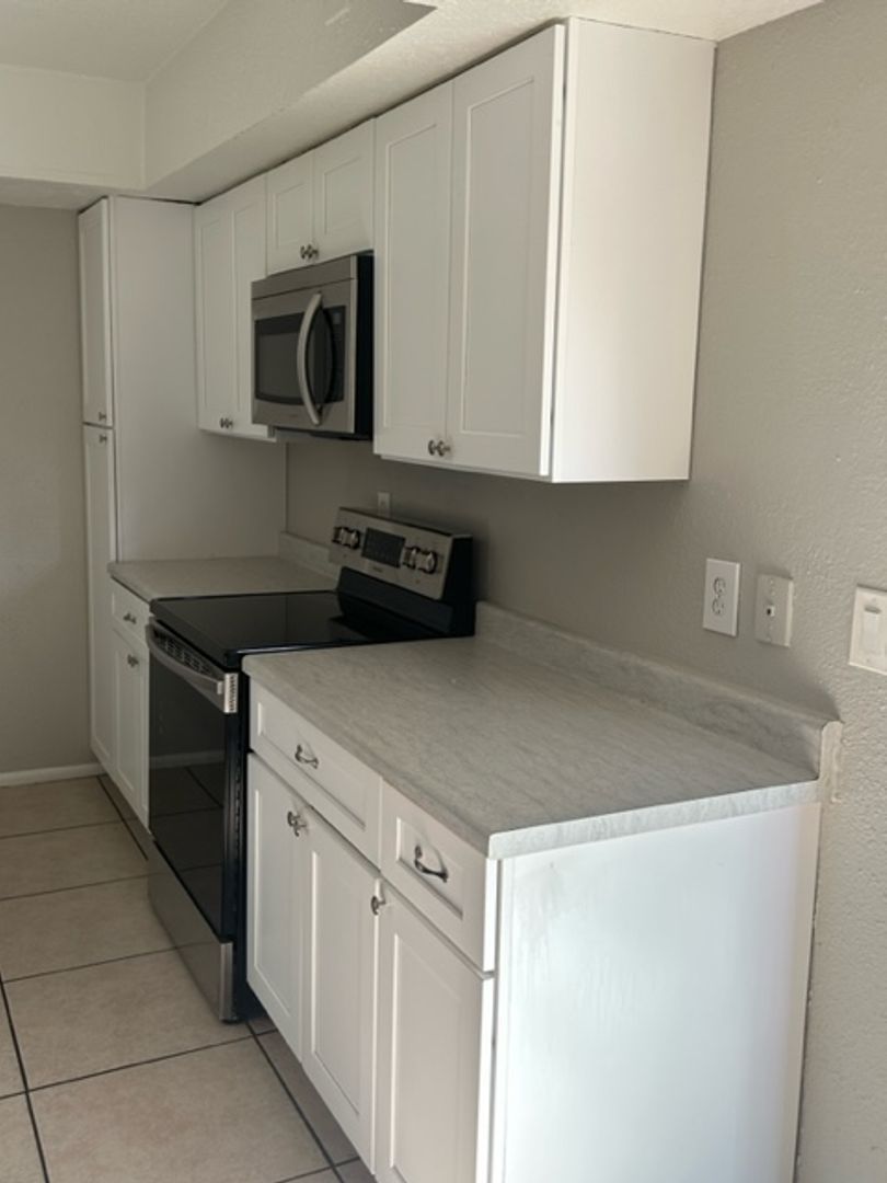 2 bedroom 1.5 bath in Olive Green Villas ready for early February move-in property image