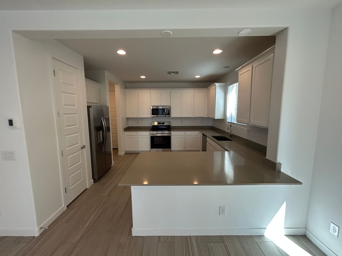 Beautiful Lennar Home built in 2025 (4 bedrooms / 3.5 bathrooms) ready for immediate move-in property image