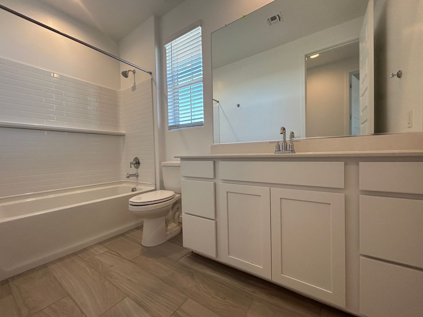 Beautiful Lennar Home built in 2025 (4 bedrooms / 3.5 bathrooms) ready for immediate move-in property image