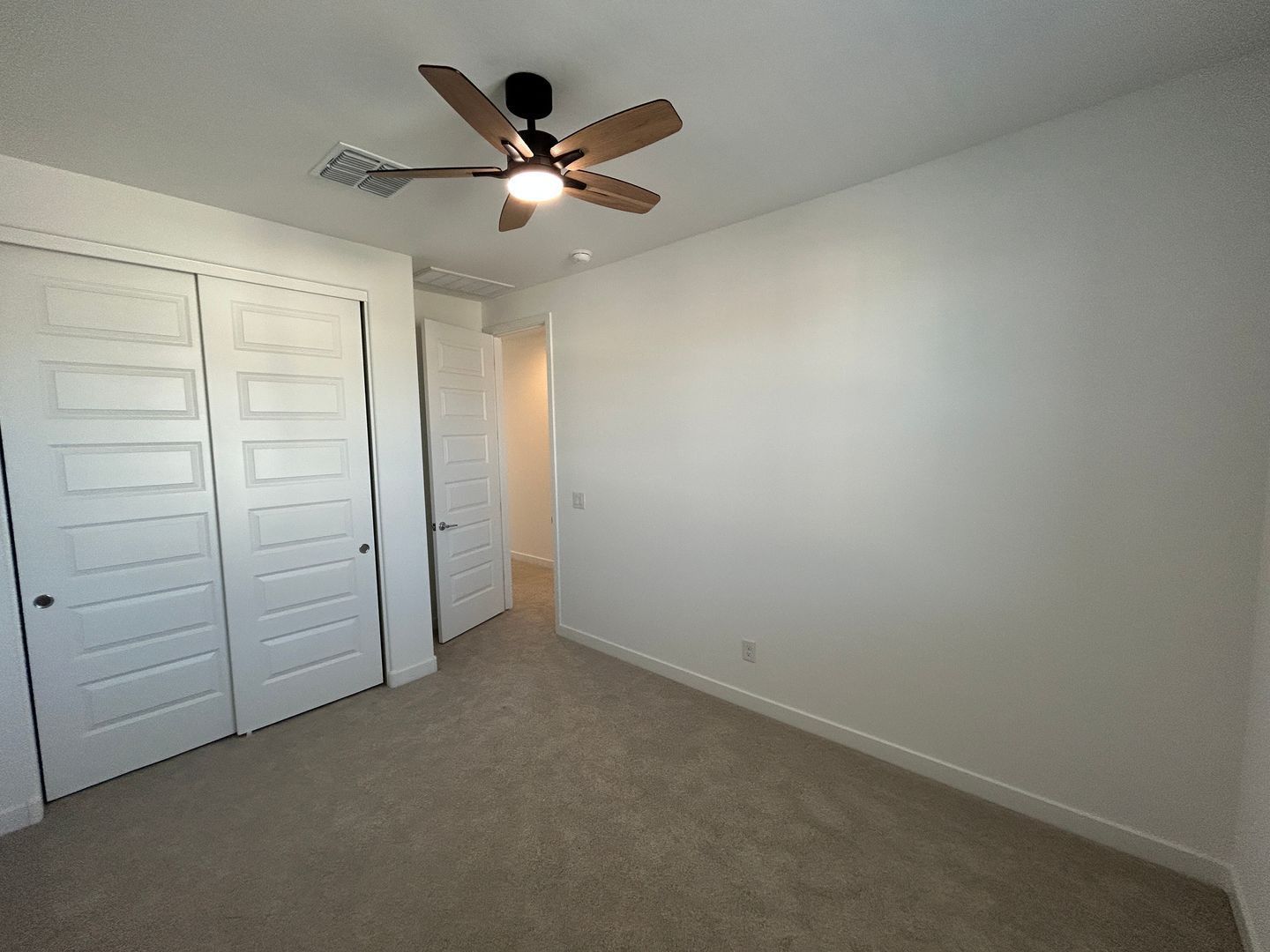 Beautiful Lennar Home built in 2025 (4 bedrooms / 3.5 bathrooms) ready for immediate move-in property image