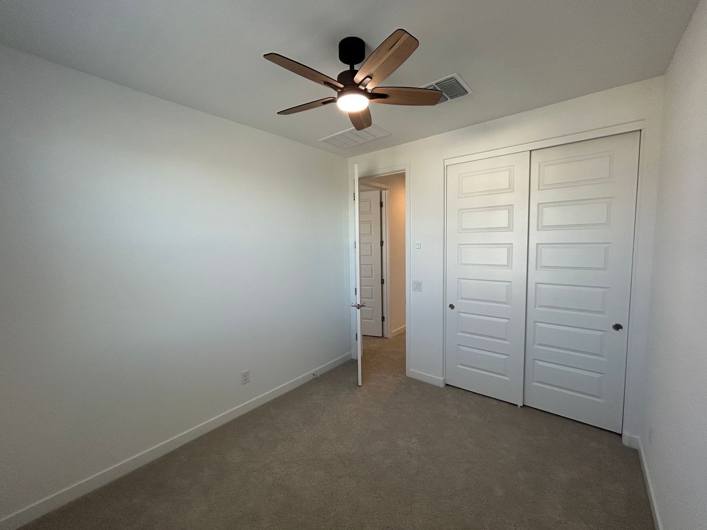 Beautiful Lennar Home built in 2025 (4 bedrooms / 3.5 bathrooms) ready for immediate move-in property image