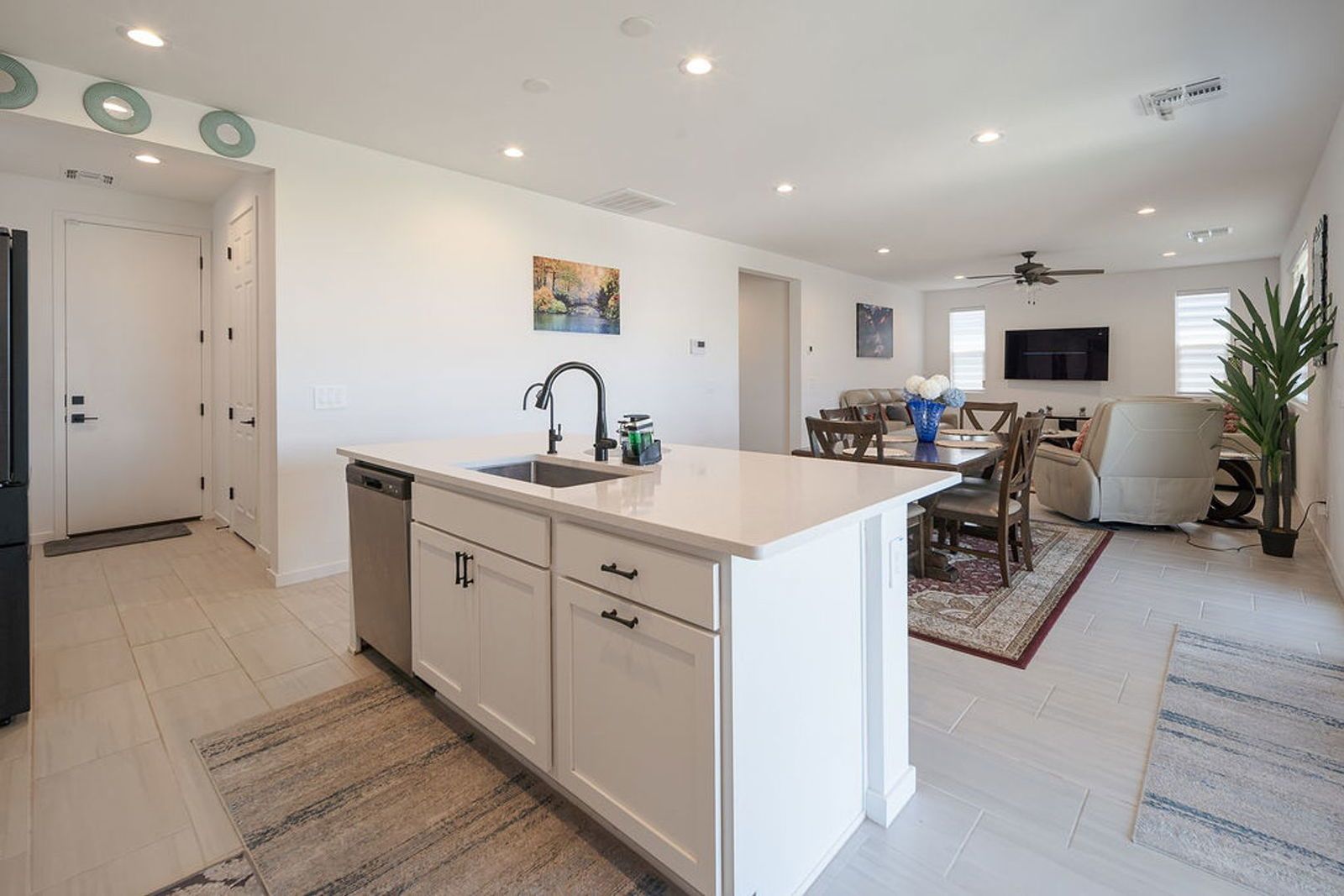 Wonderful 5 bedroom / 3 bathroom (plus den & loft) FULLY FURNISHED or UNFURNISHED home WITH SOLAR ready for immediate move-in property image