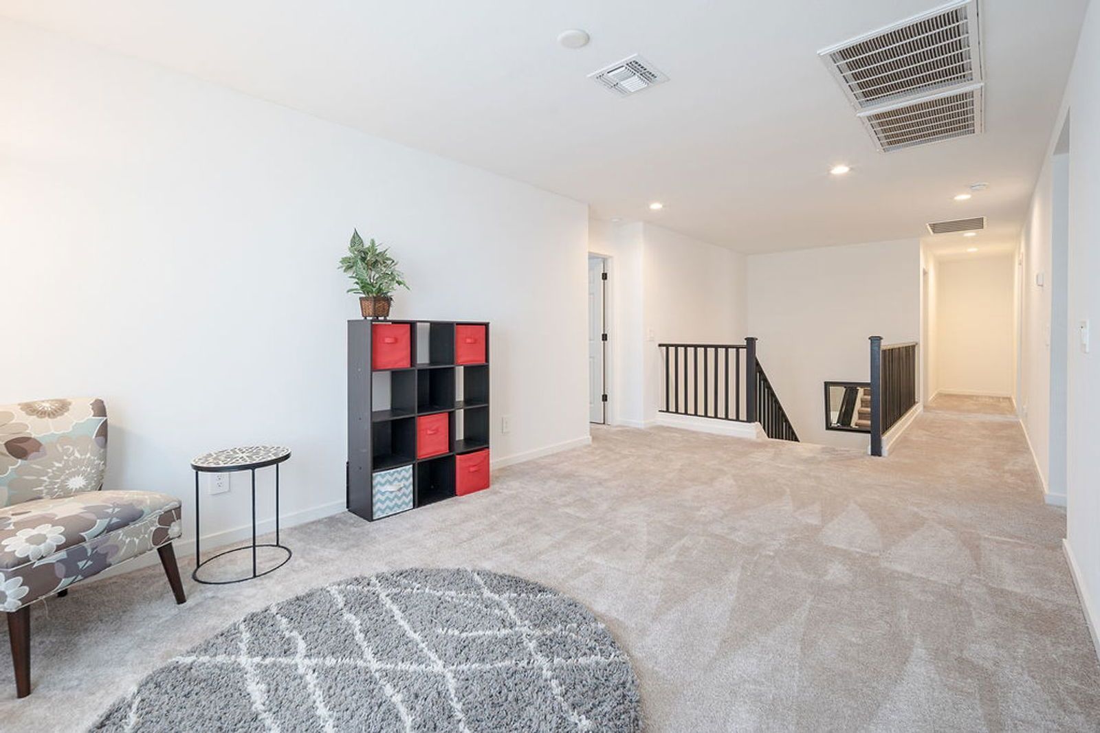 Wonderful 5 bedroom / 3 bathroom (plus den & loft) FULLY FURNISHED or UNFURNISHED home WITH SOLAR ready for immediate move-in property image