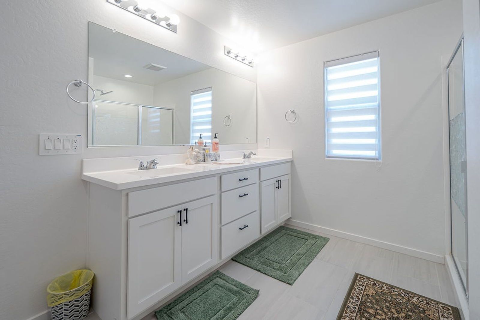 Wonderful 5 bedroom / 3 bathroom (plus den & loft) FULLY FURNISHED or UNFURNISHED home WITH SOLAR ready for immediate move-in property image