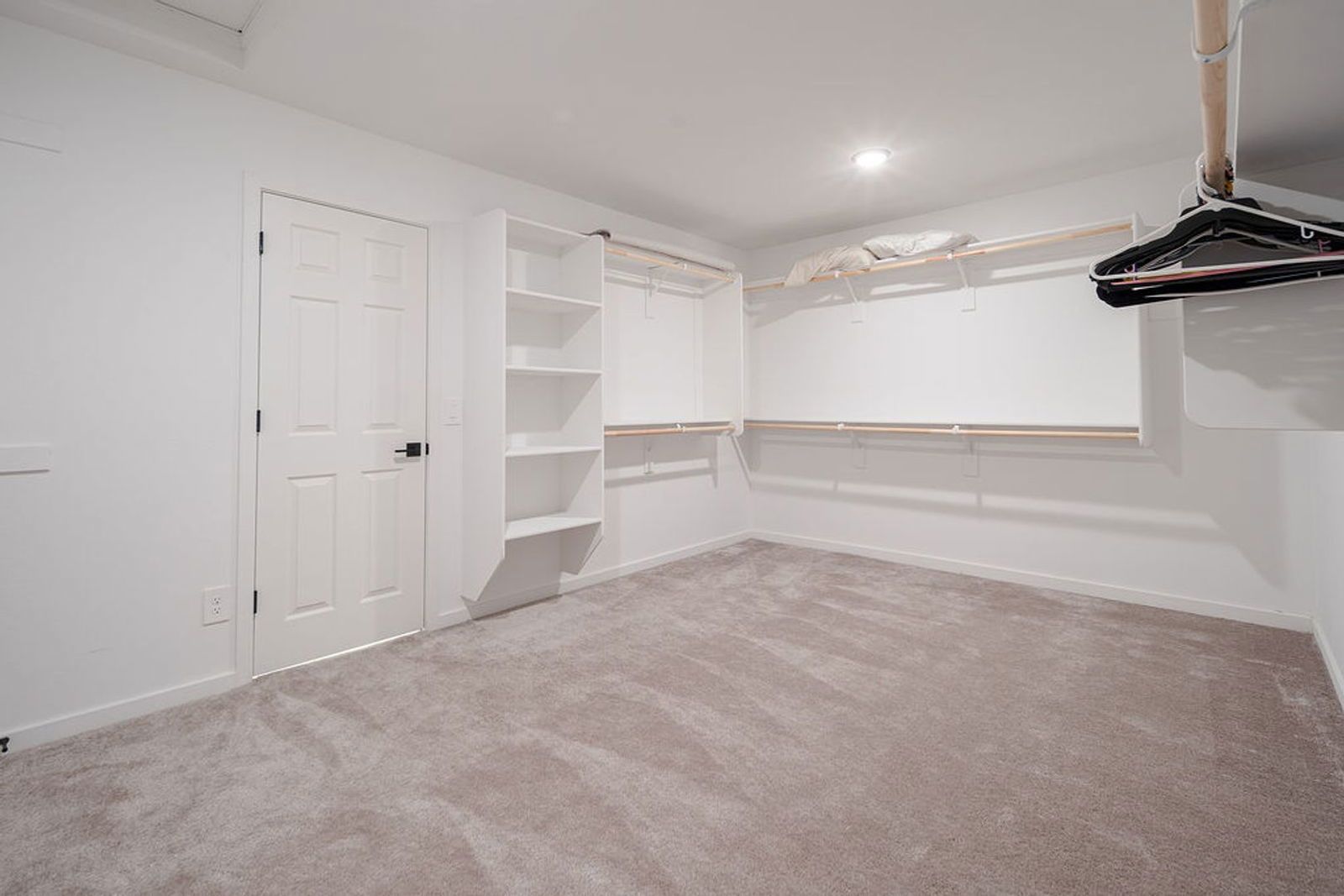 Wonderful 5 bedroom / 3 bathroom (plus den & loft) FULLY FURNISHED or UNFURNISHED home WITH SOLAR ready for immediate move-in property image