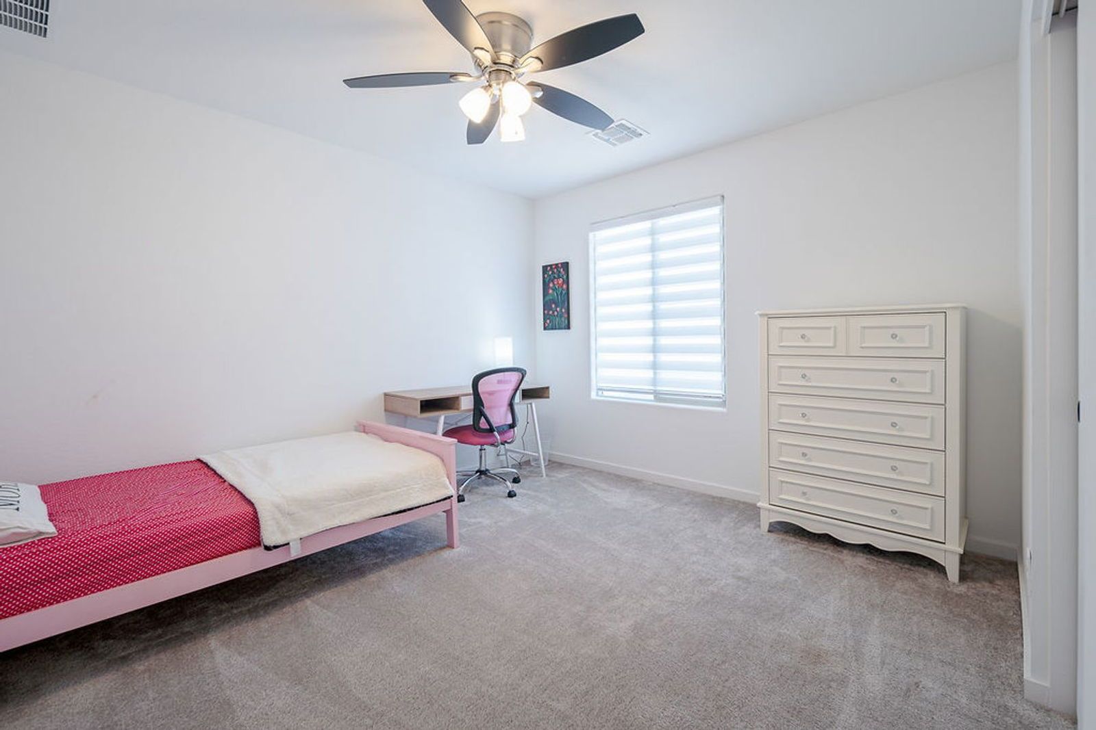 Wonderful 5 bedroom / 3 bathroom (plus den & loft) FULLY FURNISHED or UNFURNISHED home WITH SOLAR ready for immediate move-in property image