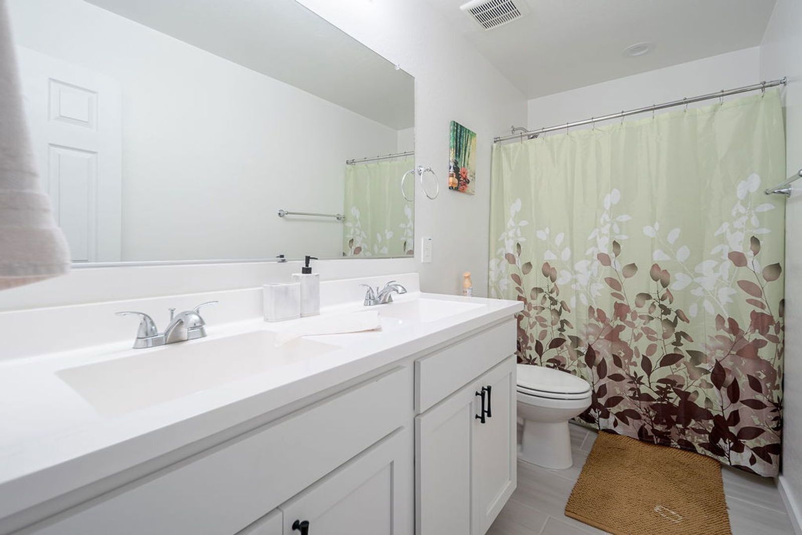 Wonderful 5 bedroom / 3 bathroom (plus den & loft) FULLY FURNISHED or UNFURNISHED home WITH SOLAR ready for immediate move-in property image