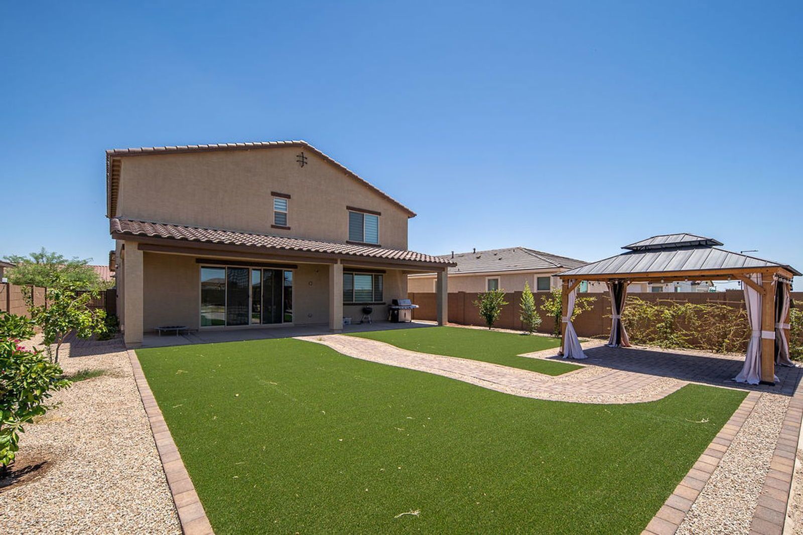 Wonderful 5 bedroom / 3 bathroom (plus den & loft) FULLY FURNISHED or UNFURNISHED home WITH SOLAR ready for immediate move-in property image