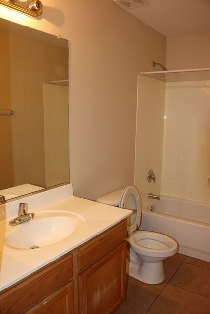 4 bedroom 3 bath home with a den in Mountain Vista Ranch property image