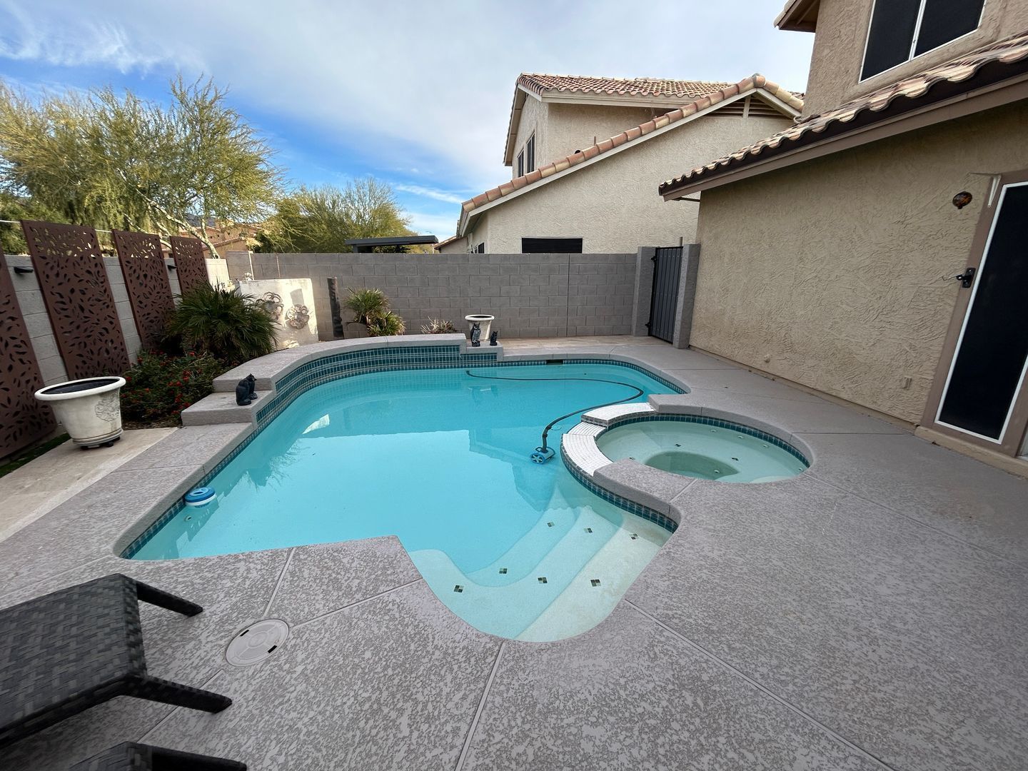 Fantastic 3 bedroom/2.5 bathroom home (plus loft, pool/spa) in the Foothills ready for early March Move-in property image