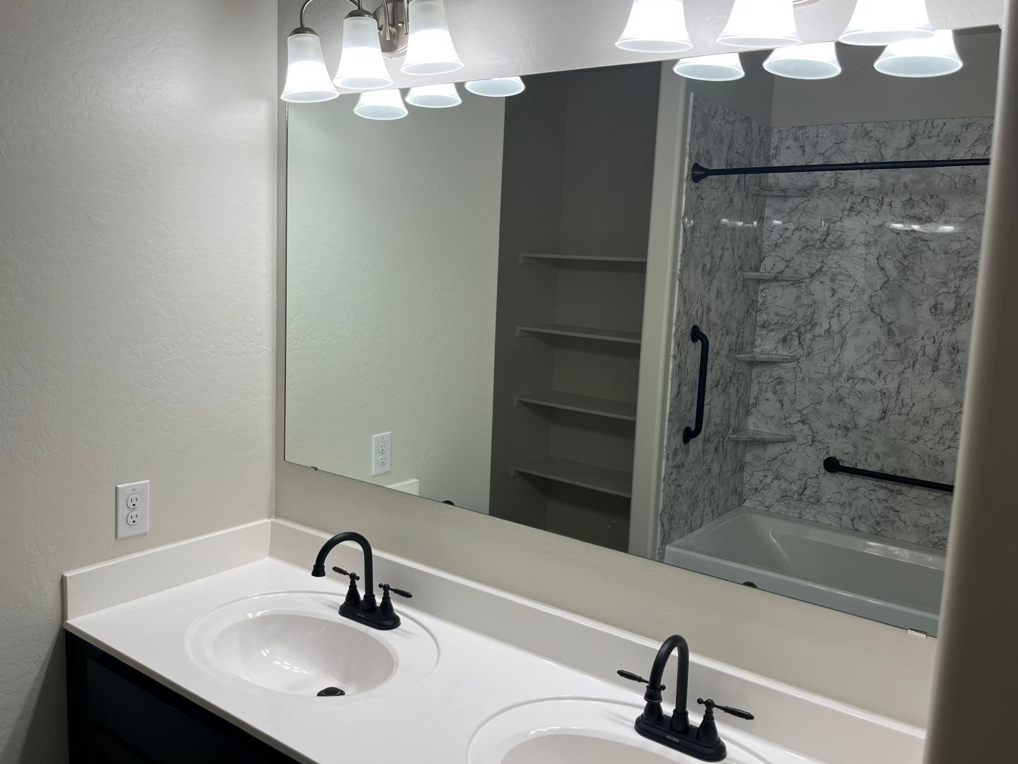 Beautiful 4 Bedroom, 2 Bath Home in Tartesso! property image