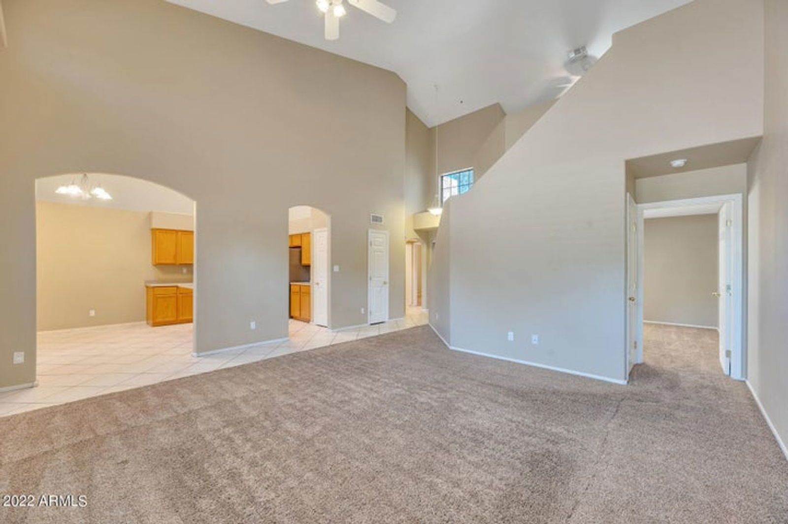 LUXURY TOWNHOUSE IN DESIRABLE ARROWHEAD COUNTRY CLUB COMMUNITY property image