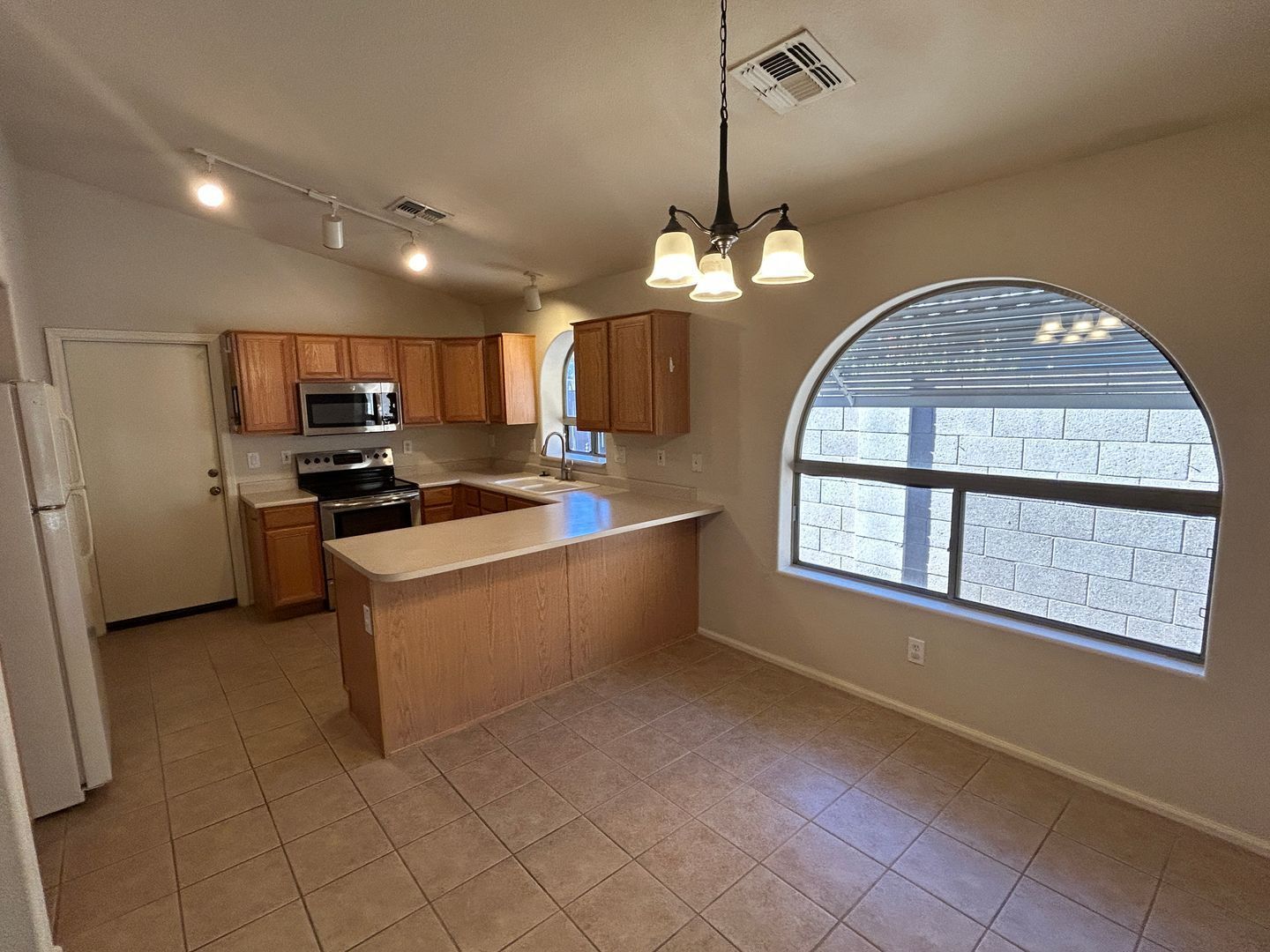 3 bedroom / 2 bathroom home in Canyon Trails ready for immediate move-in property image