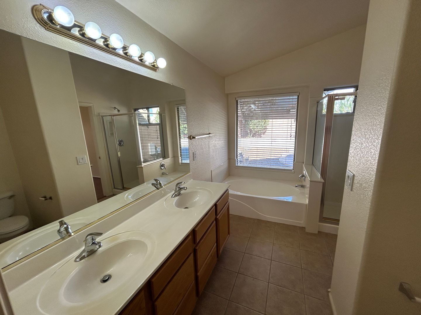 3 bedroom / 2 bathroom home in Canyon Trails ready for immediate move-in property image