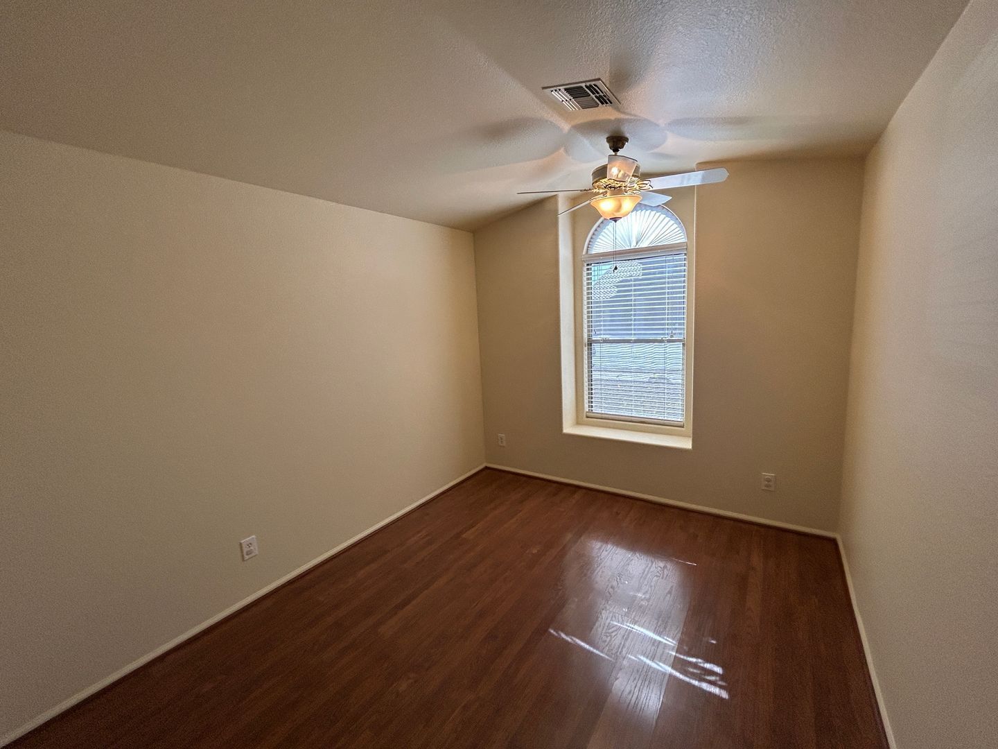 3 bedroom / 2 bathroom home in Canyon Trails ready for immediate move-in property image