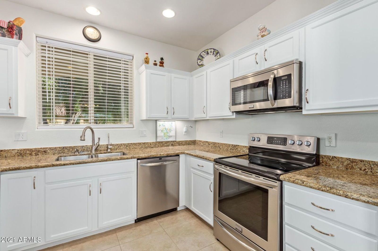 3 bedroom 2 bath home in Canyon trails is available for early March move in! property image