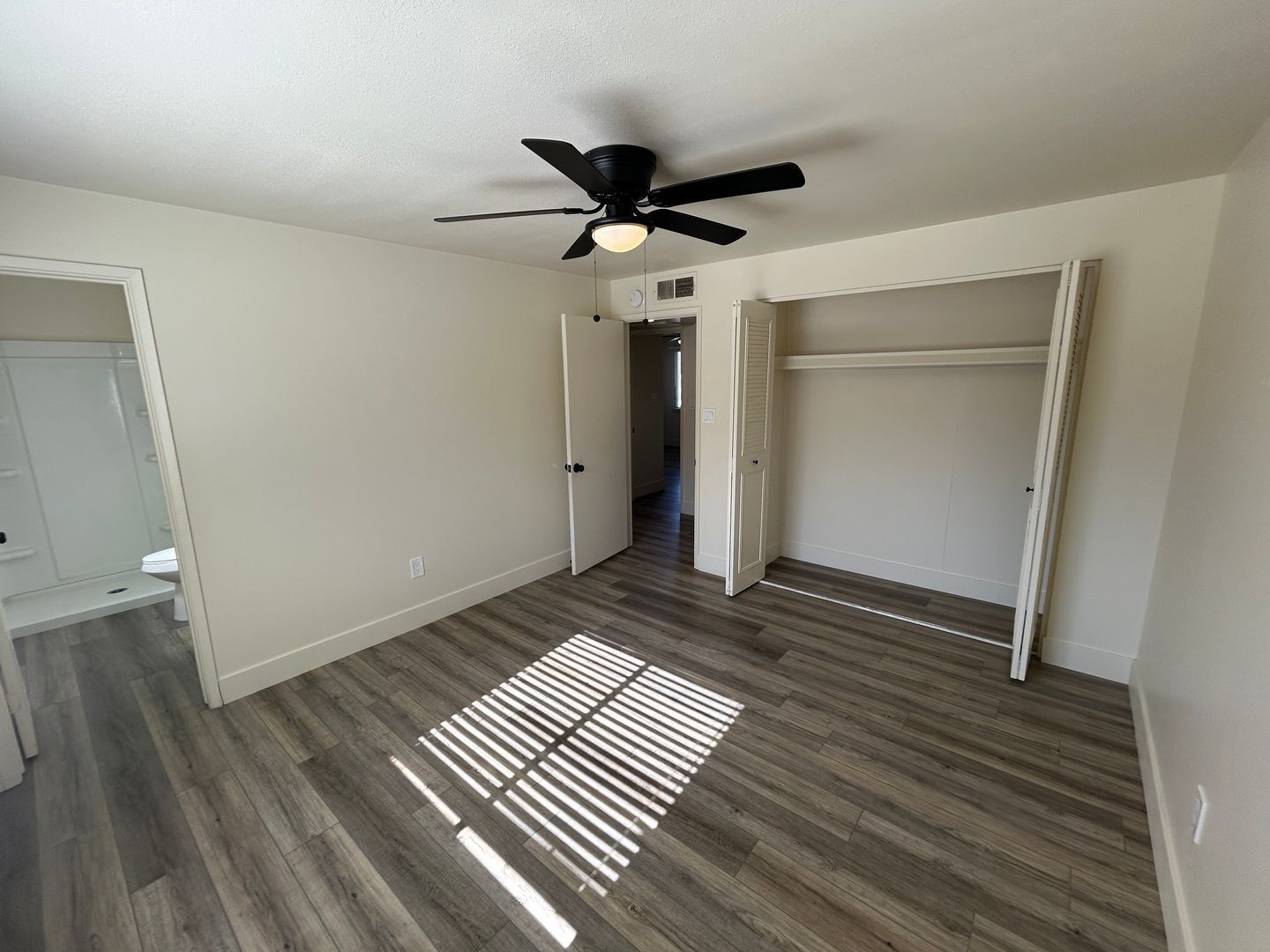 Fully updated 3 bedroom 2 bath at the base of north mountain property image