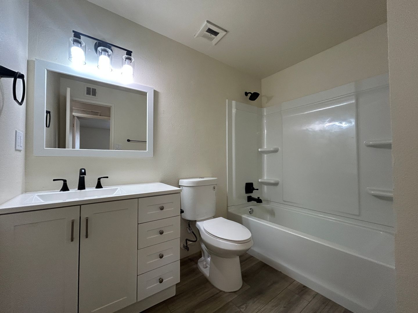 Fully updated 3 bedroom 2 bath at the base of north mountain property image