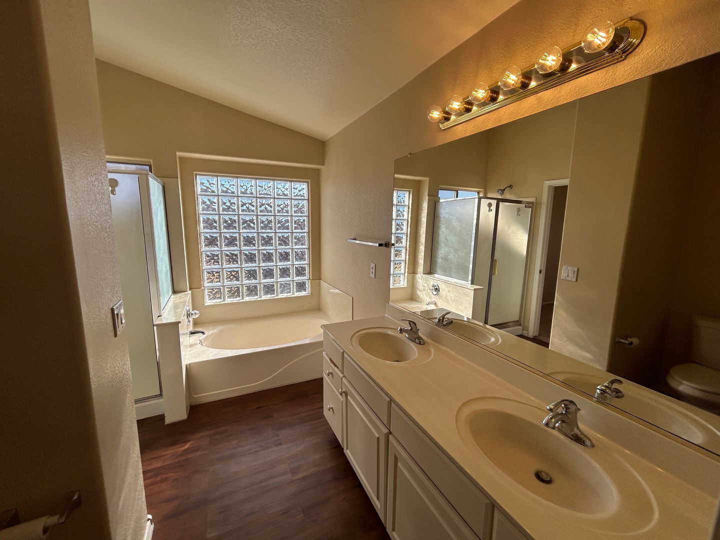 3 bedroom 2 bath home in Rancho Sante Fe is available for immediate move in! property image