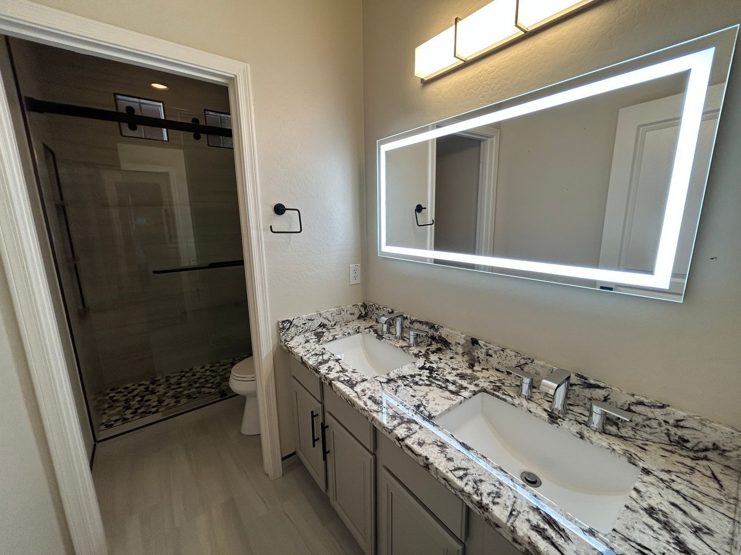 Fantastic 3 bedroom, den, flex space and 2.5 bathrooms SOLAR HOME ready Early December move in! property image