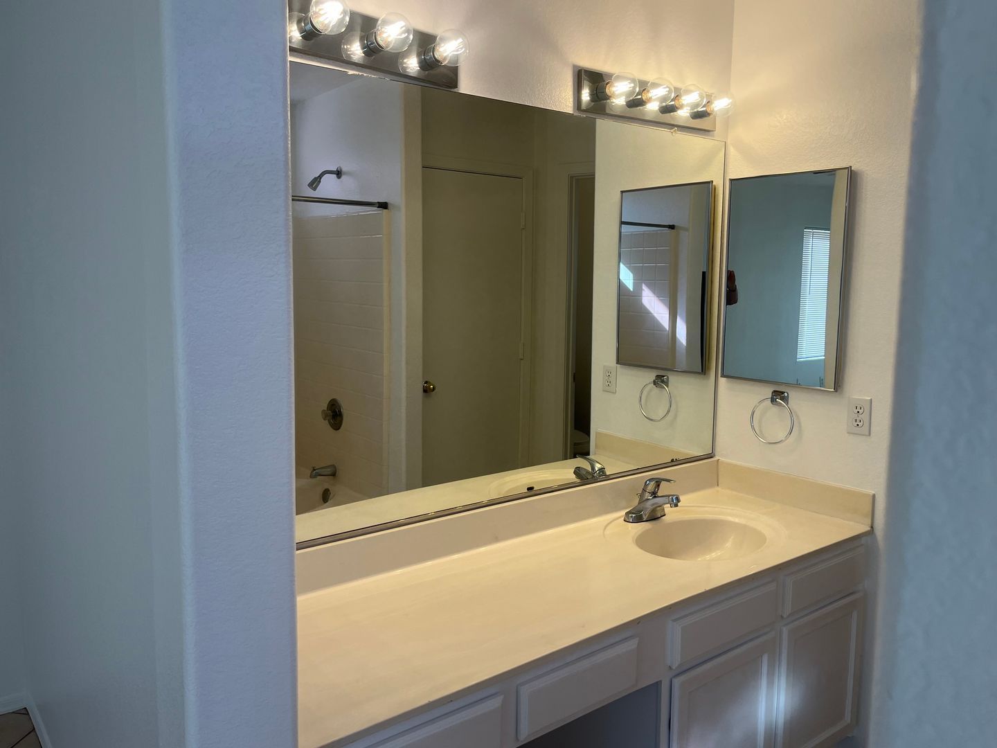 3 bedroom 2 bath home in Surprise is available for immediate move in! property image