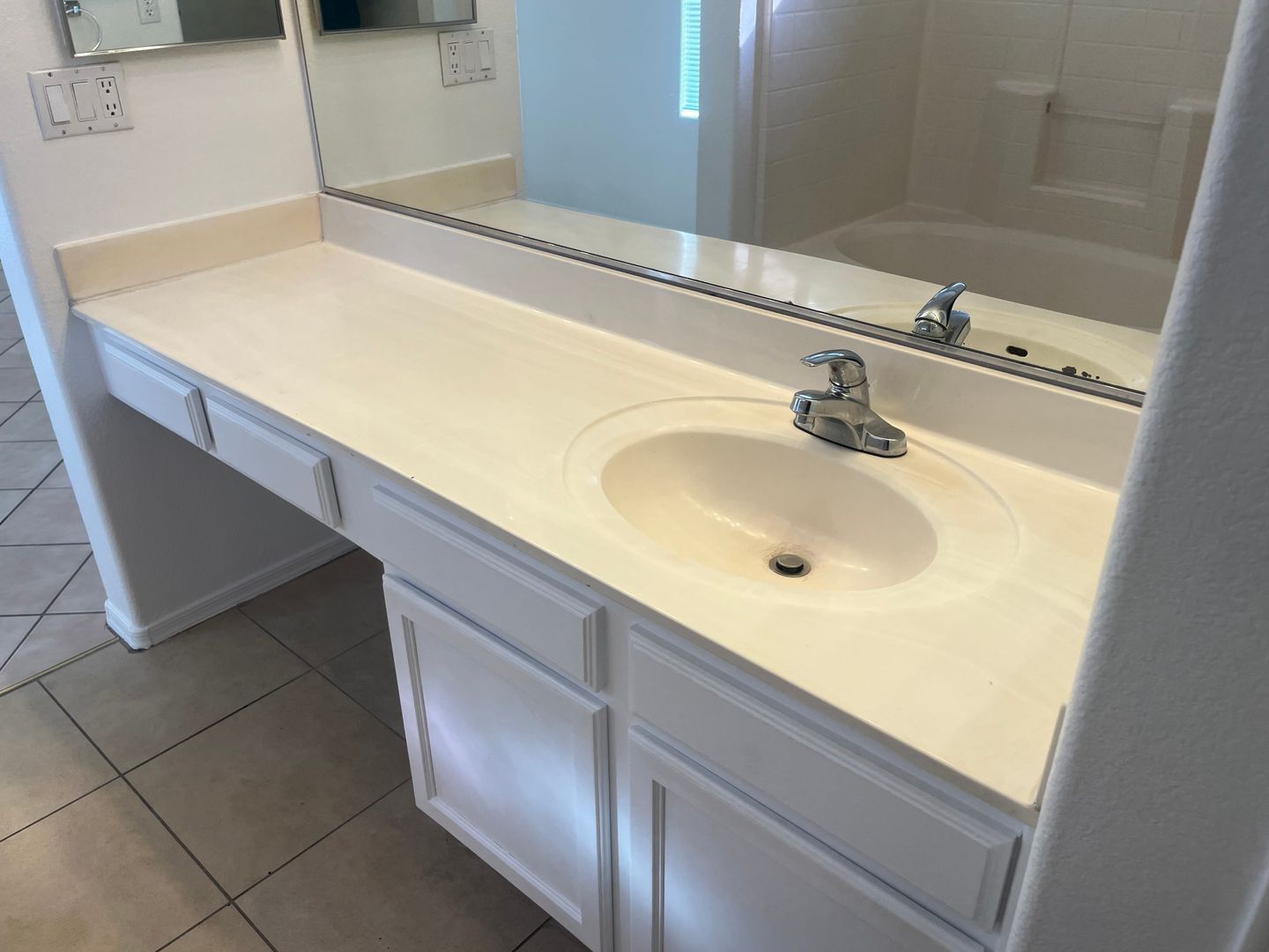 3 bedroom 2 bath home in Surprise is available for immediate move in! property image