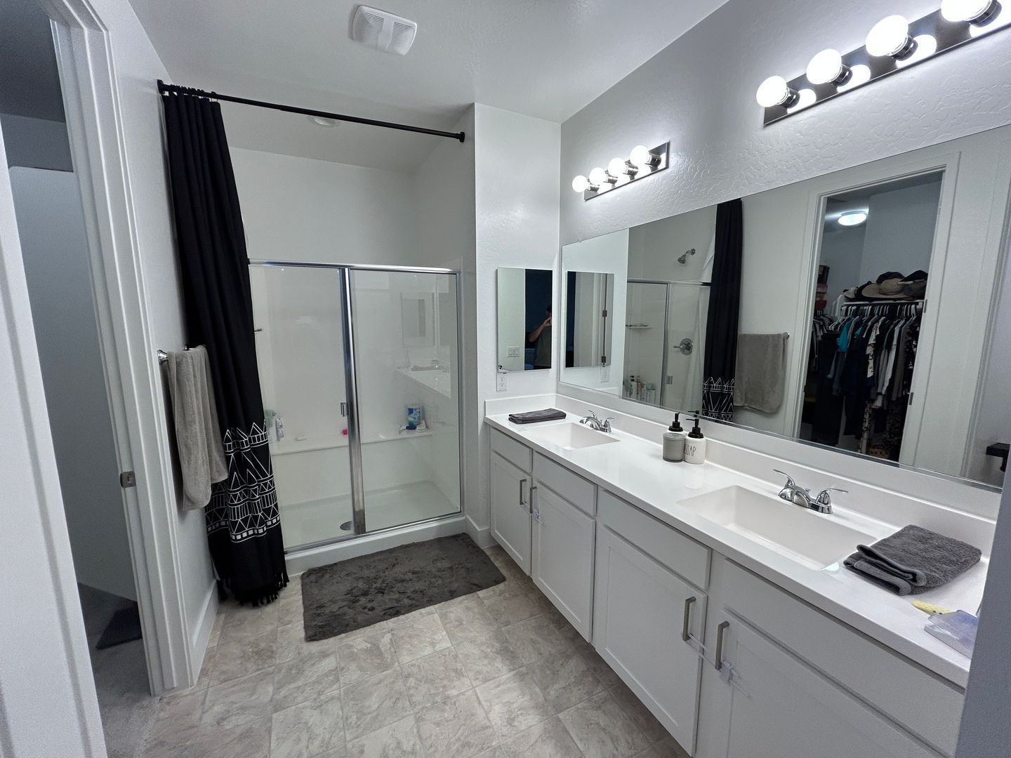 LARGE LOT - Beautiful 3 bedroom / 3 bathroom (plus den & flex room) property image