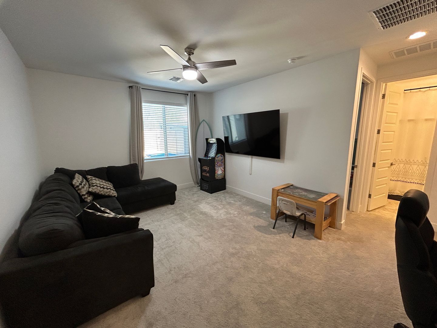 LARGE LOT - Beautiful 3 bedroom / 3 bathroom (plus den & flex room) property image