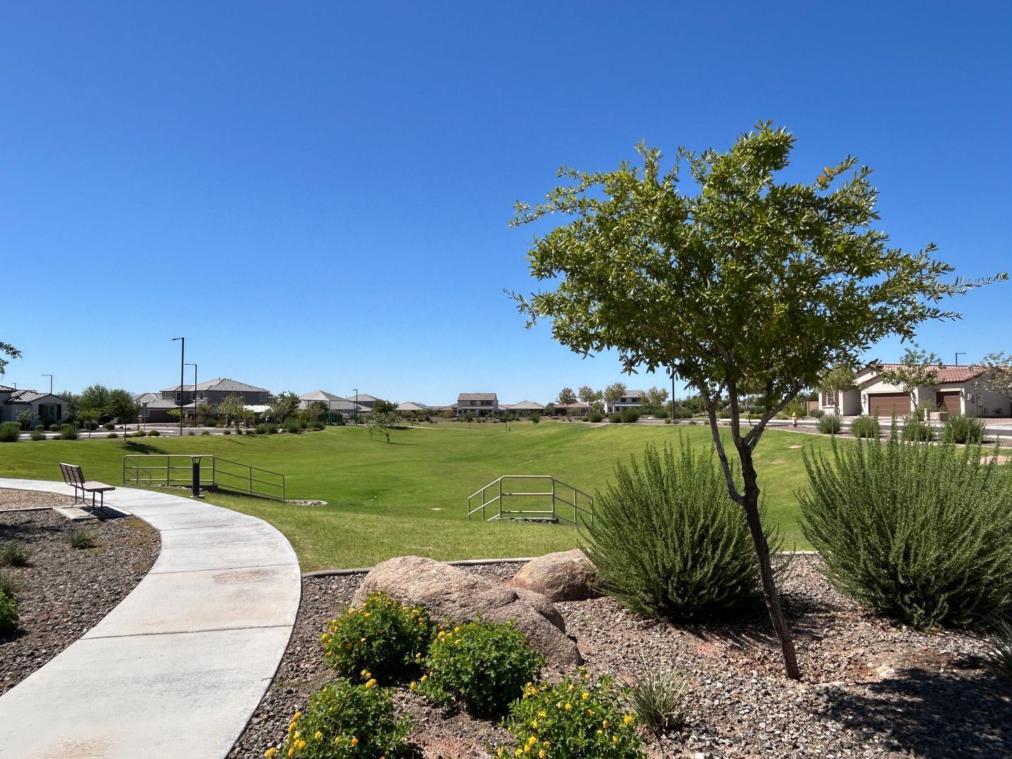 LARGE LOT - Beautiful 3 bedroom / 3 bathroom (plus den & flex room) property image