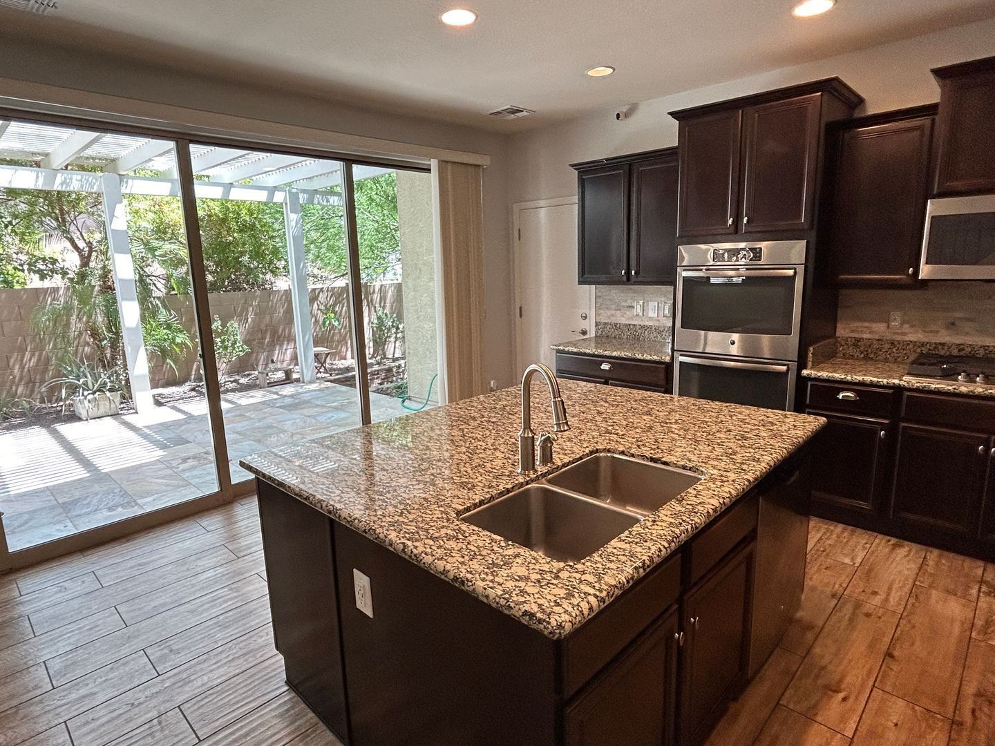 3 bedroom / 2.5 bathroom home in Verrado with solar - available for 8/21 move-in !! property image