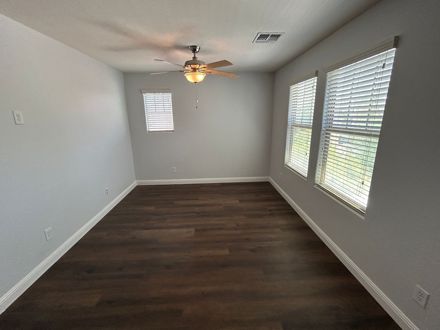 3 bedroom / 2.5 bathroom home in Verrado with solar - available for 8/21 move-in !! property image