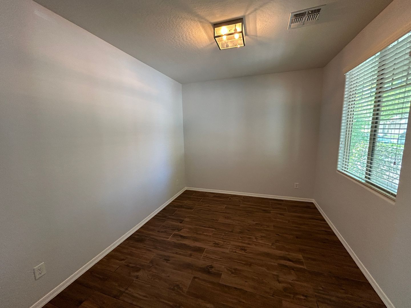 3 bedroom / 2.5 bathroom home in Verrado with solar - available for 8/21 move-in !! property image