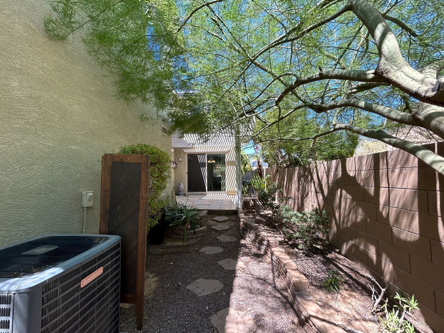 3 bedroom / 2.5 bathroom home in Verrado with solar - available for 8/21 move-in !! property image