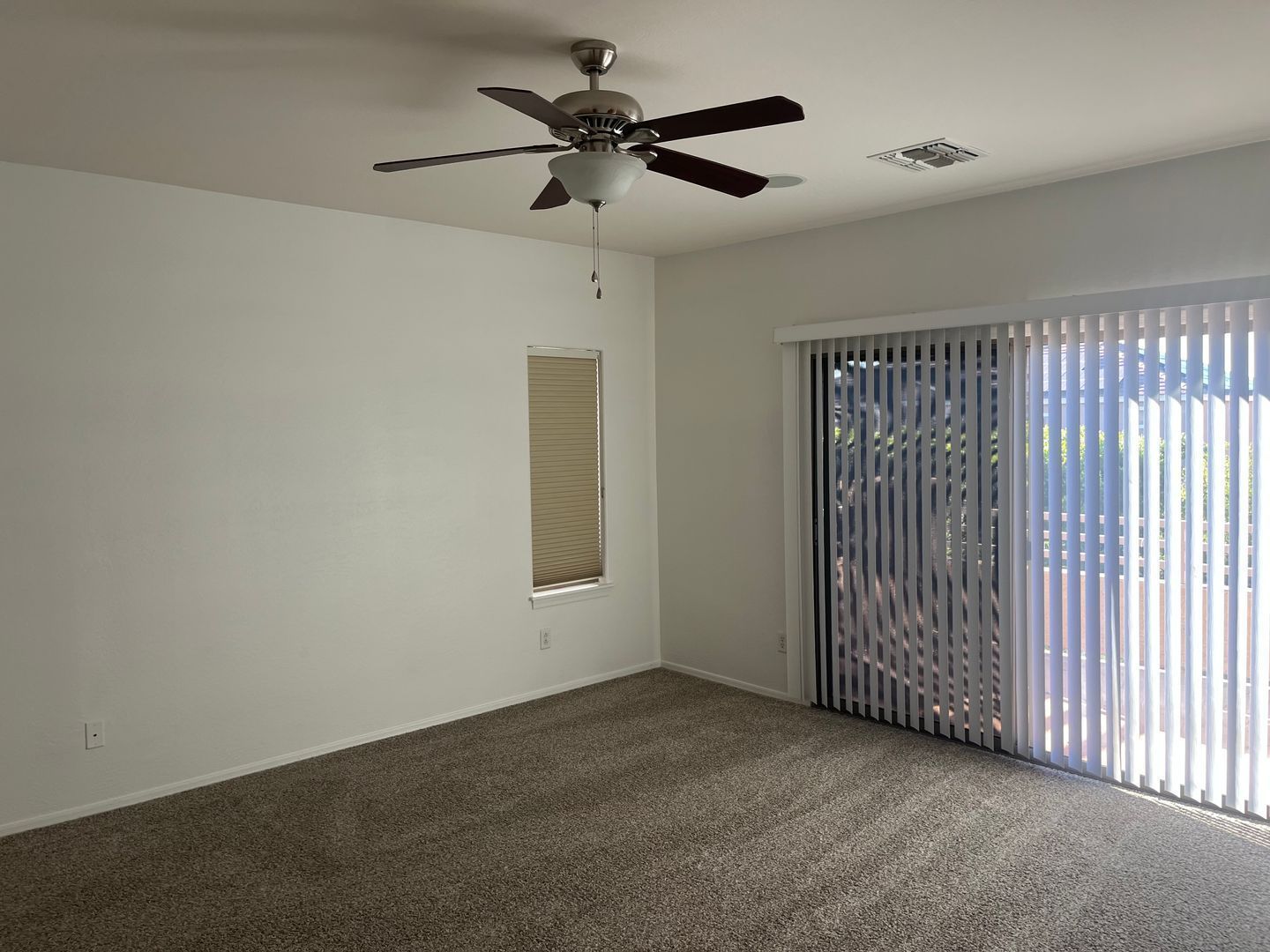 4 bedroom 3 bath home with a den in Royal Ranch is available for immediate move in property image