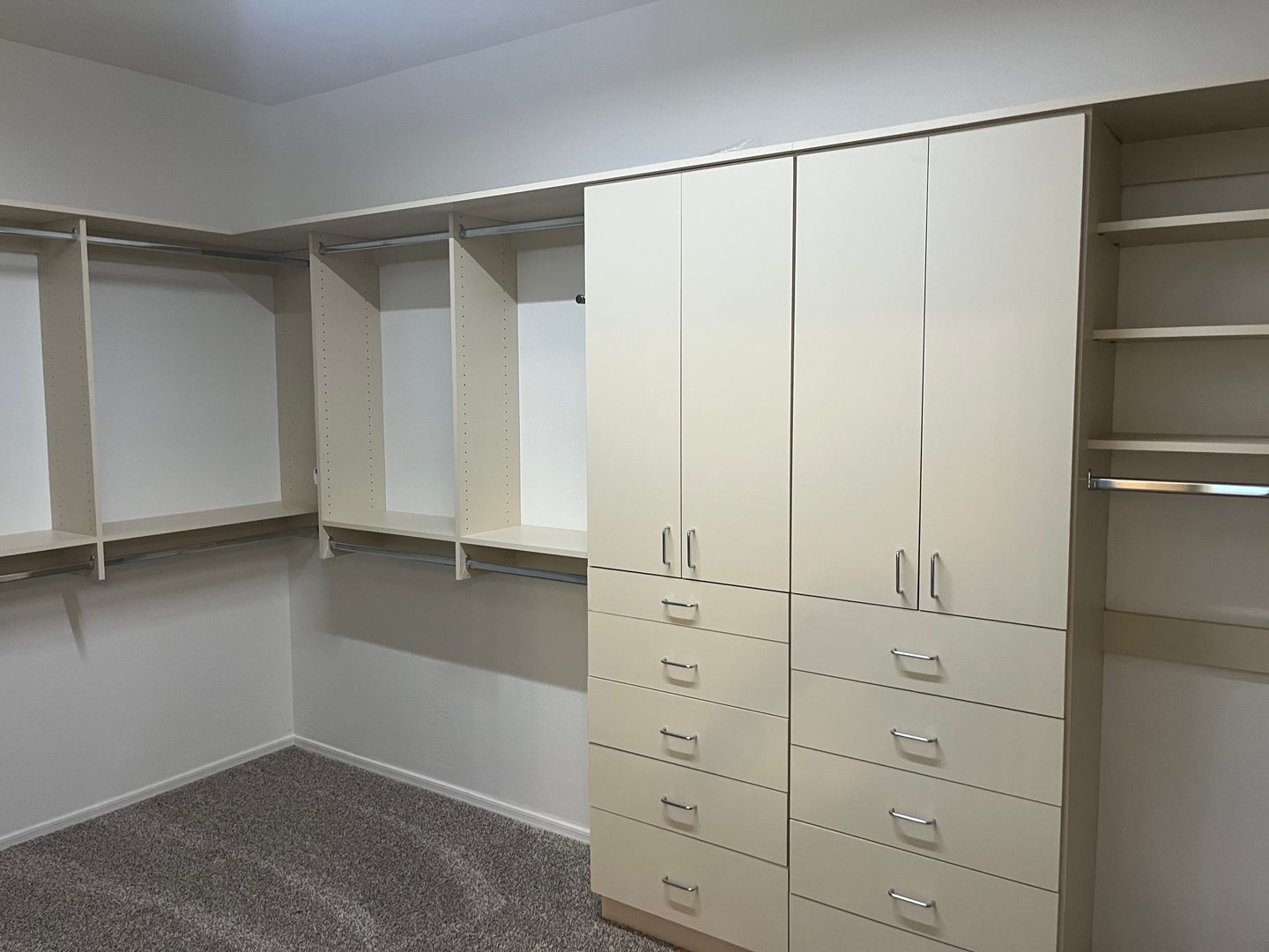 4 bedroom 3 bath home with a den in Royal Ranch is available for immediate move in property image