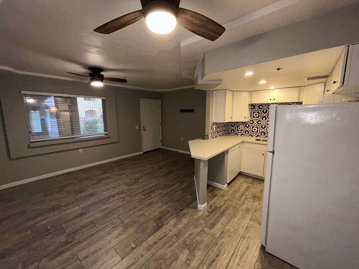 1 bedroom 1 bath condo on the ground level in Springs Condominium is available for immediate move in! property image