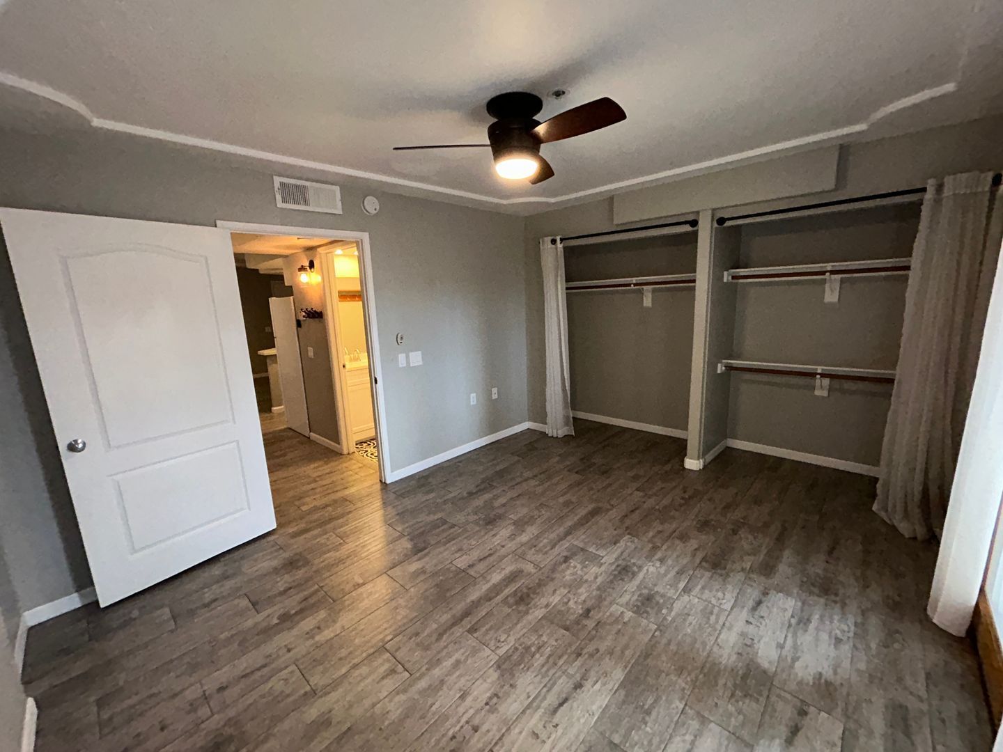 1 bedroom 1 bath condo on the ground level in Springs Condominium is available for immediate move in! property image