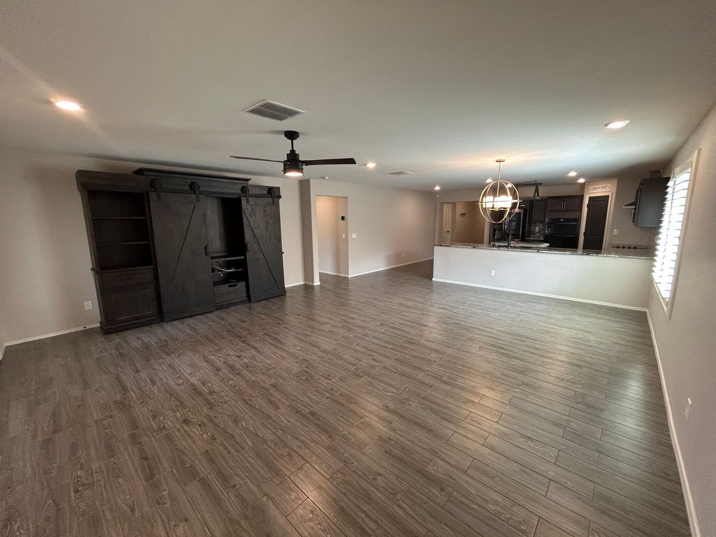 Beautiful 4 bedroom / 2 bathroom home in Desert Oasis ready for immediate move-in property image