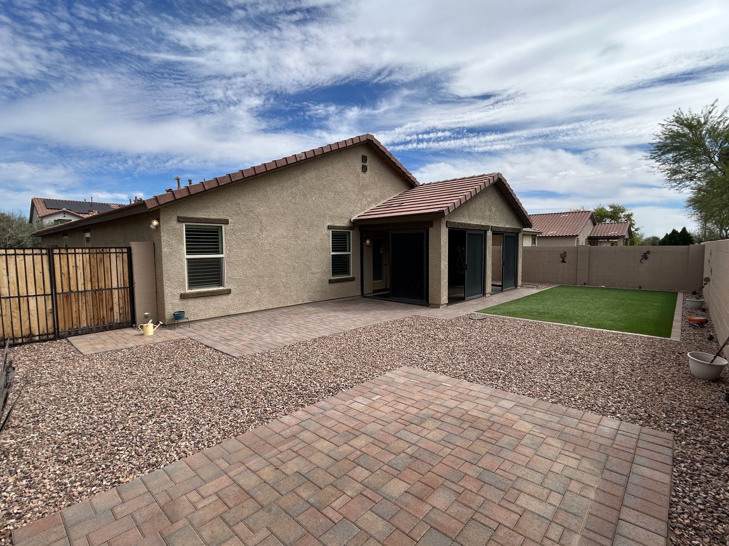 Beautiful 4 bedroom / 2 bathroom home in Desert Oasis ready for immediate move-in property image