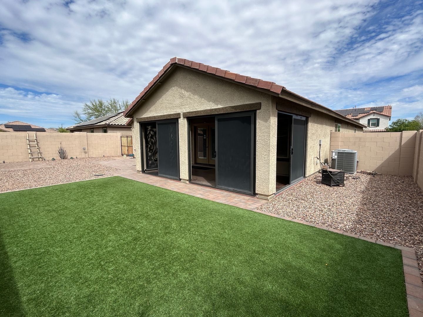Beautiful 4 bedroom / 2 bathroom home in Desert Oasis ready for immediate move-in property image