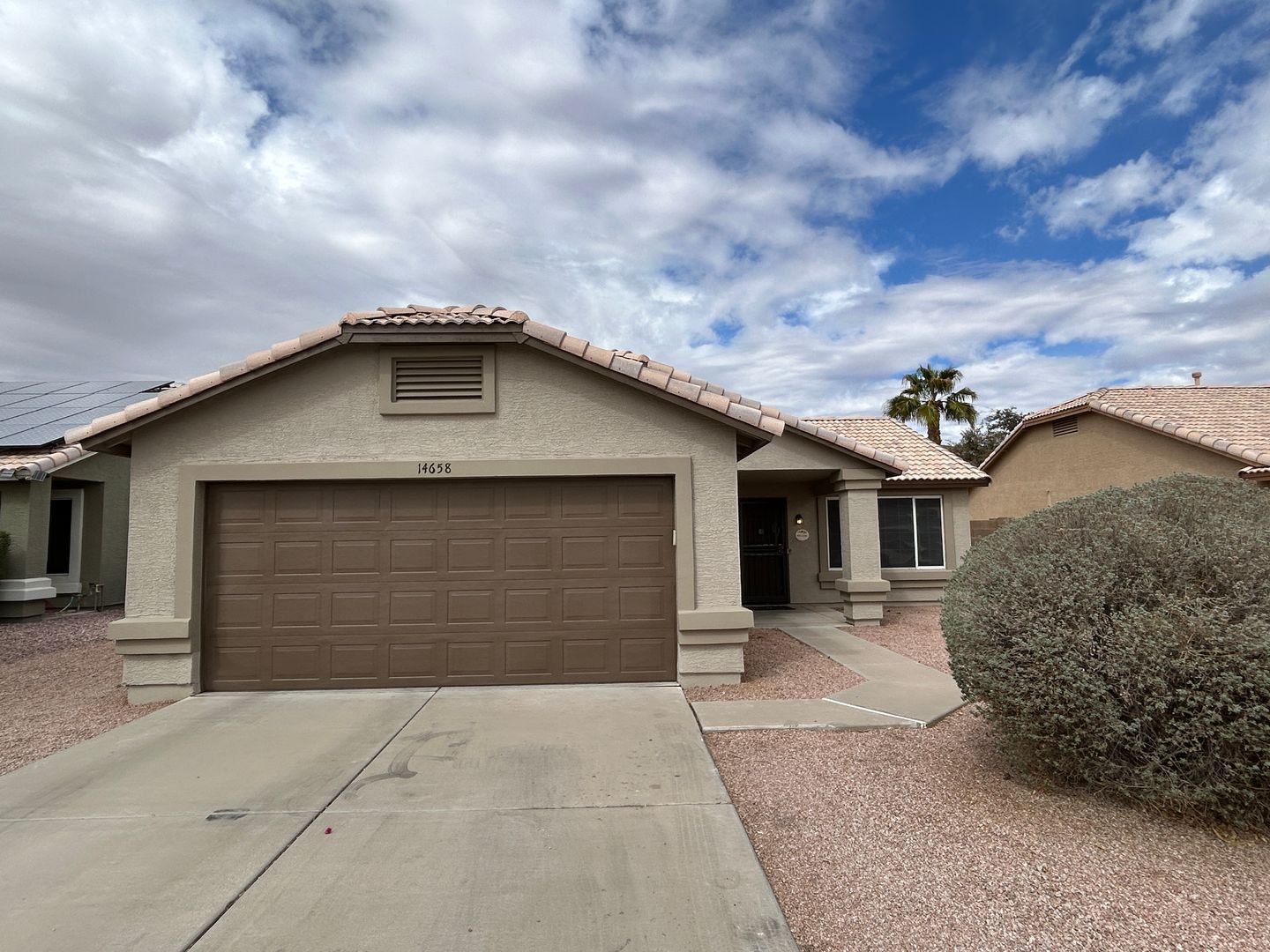 Updated 3 bedroom / 2 bathroom home located in Parke Row ready for early April move-in property image