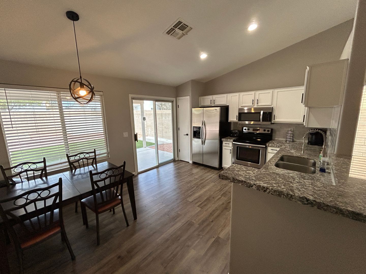 Updated 3 bedroom / 2 bathroom home located in Parke Row ready for early April move-in property image