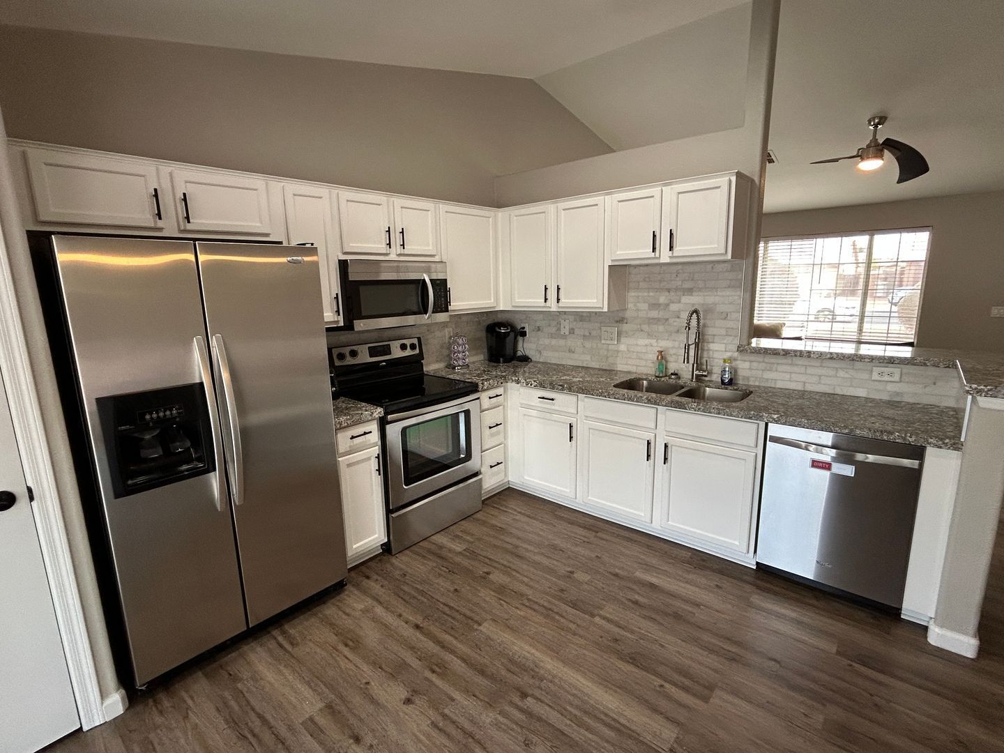 Updated 3 bedroom / 2 bathroom home located in Parke Row ready for early April move-in property image